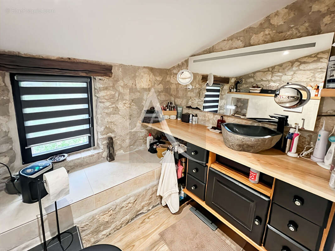 Maison à MONTAIGU-DE-QUERCY