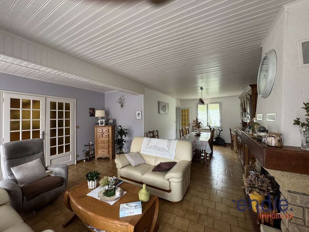 Maison à LURCY-LEVIS