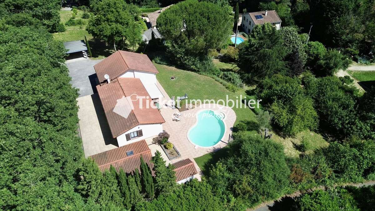 Maison à MONTAIGUT-SUR-SAVE