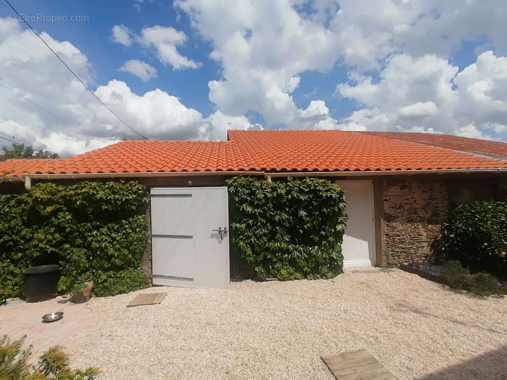 Maison à SAINT-ETIENNE-DE-MER-MORTE