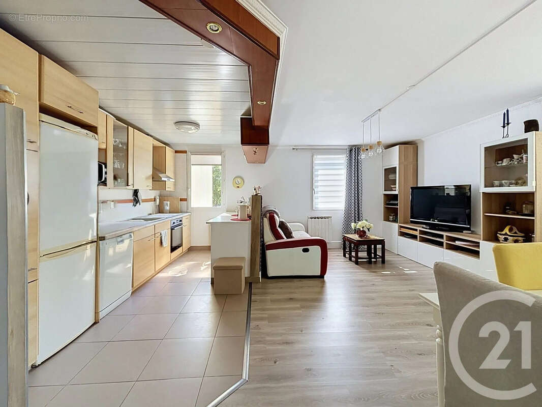 Appartement 79 m² à Combs-La-Ville  - photo 3