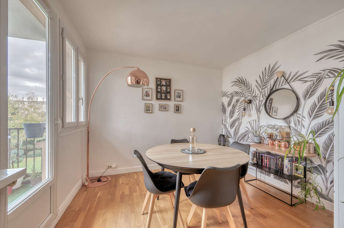 Appartement à LES CLAYES-SOUS-BOIS