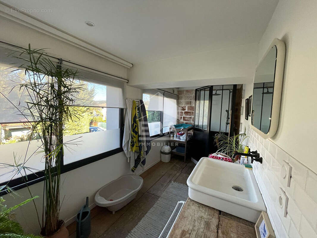 Maison à L'ISLE-SUR-LA-SORGUE