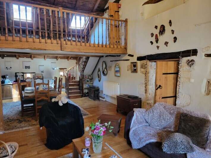 Maison à NANTEUIL-EN-VALLEE