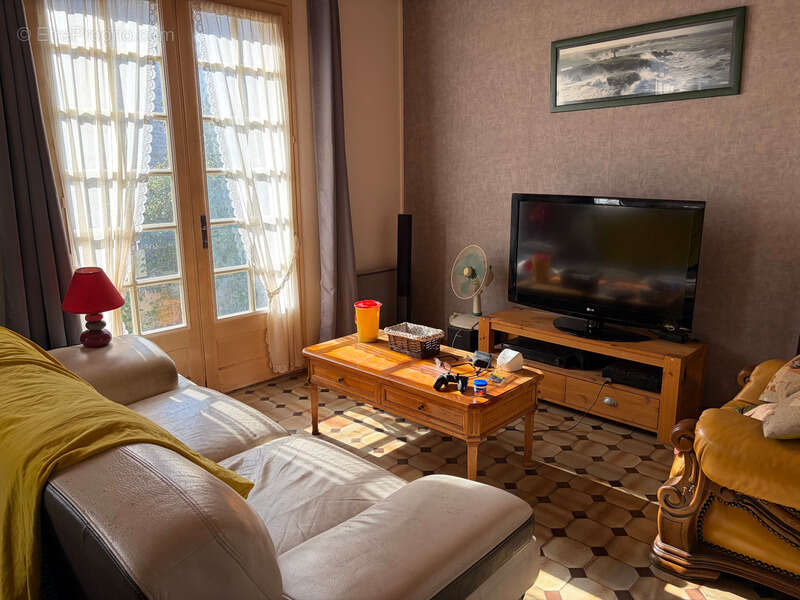 Maison à LES MAGNILS-REIGNIERS