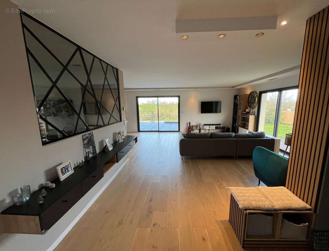 Maison à AMBARES-ET-LAGRAVE