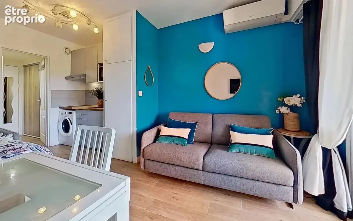 Hyères Port : Studio meublé  avec terrasse loggia et place parking privée en sous-sol sécurisé - photo 3