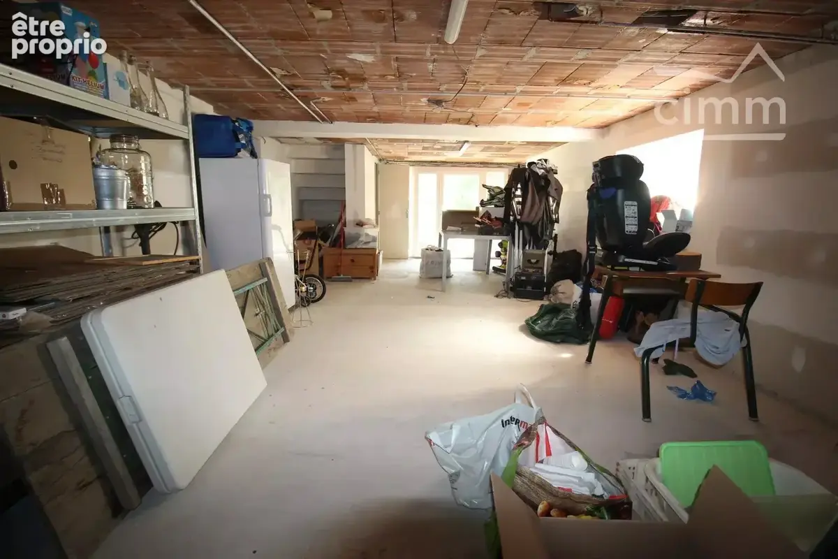 A vendre une maison entièrement rénovée avec jardin et garage - photo 11