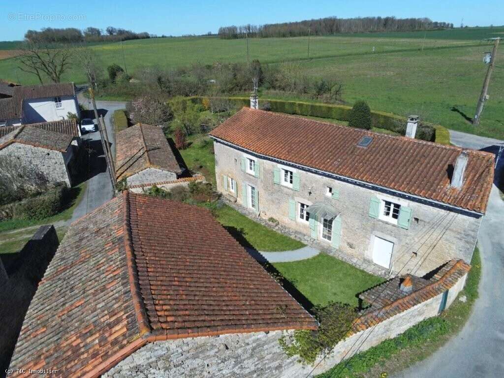 Maison à VILLEFAGNAN