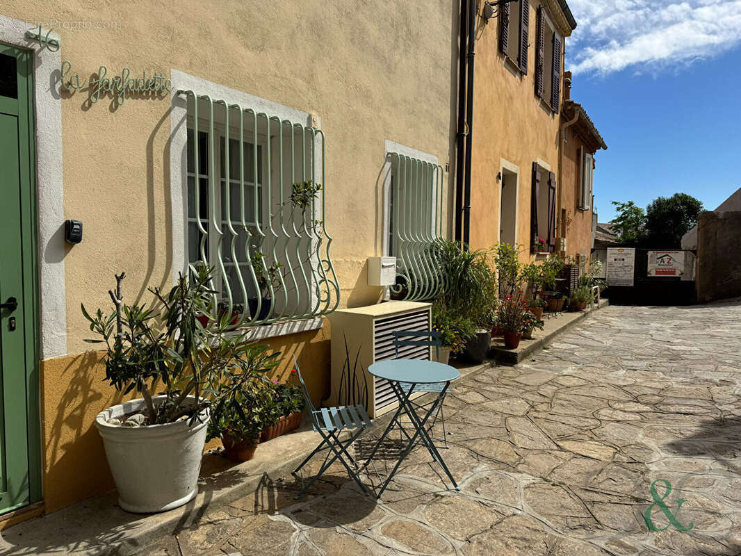 Maison à BORMES-LES-MIMOSAS