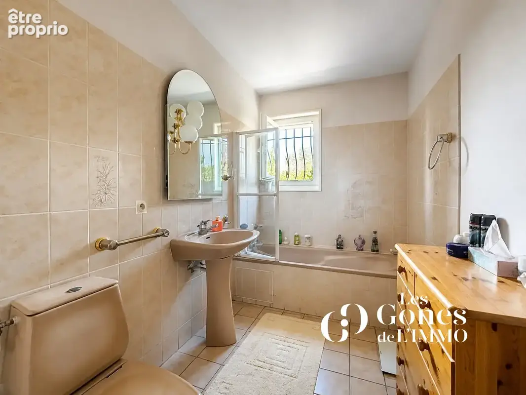 Dardilly- maison 4 chambres avec piscine, terrain arboré et plat de 1 200 m2 et garage double - photo 12