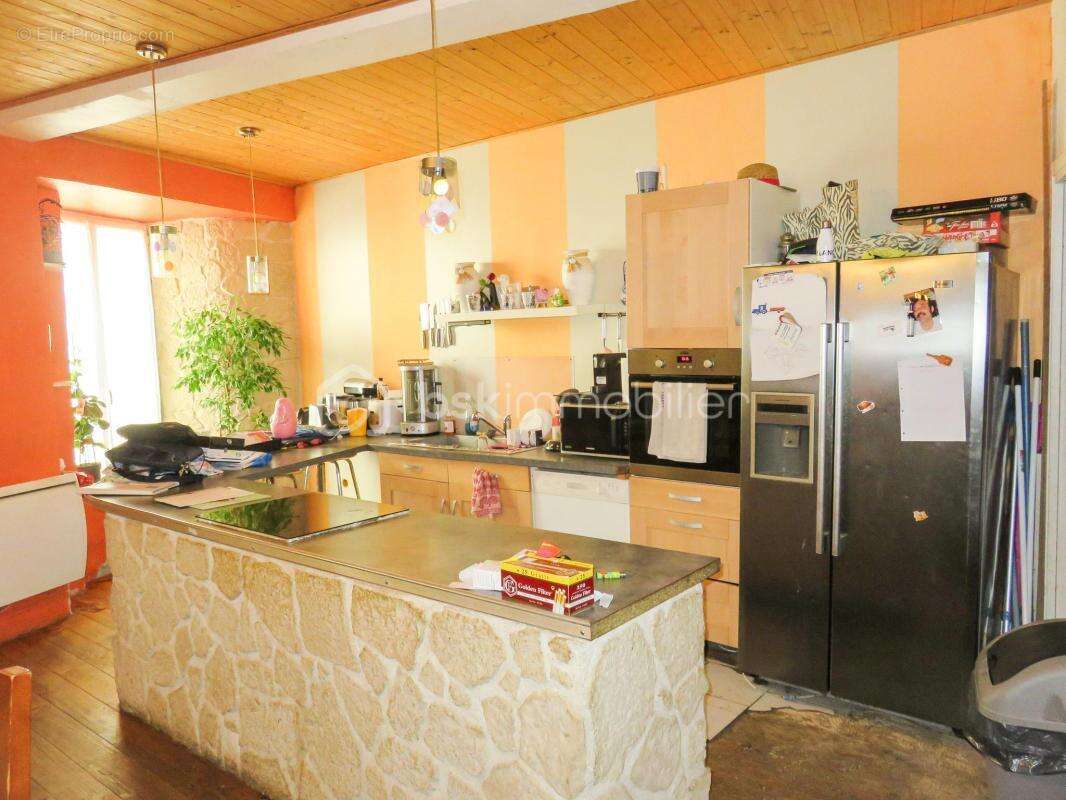 À 5 minutes de lézignan-corbières – maison de village r+2 avec remise – 5 chambres dont une suite parentale – vendue louée – idé - photo 2