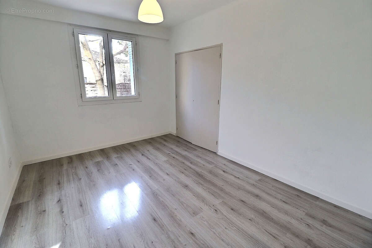 Appartement à ENTRAIGUES-SUR-LA-SORGUE