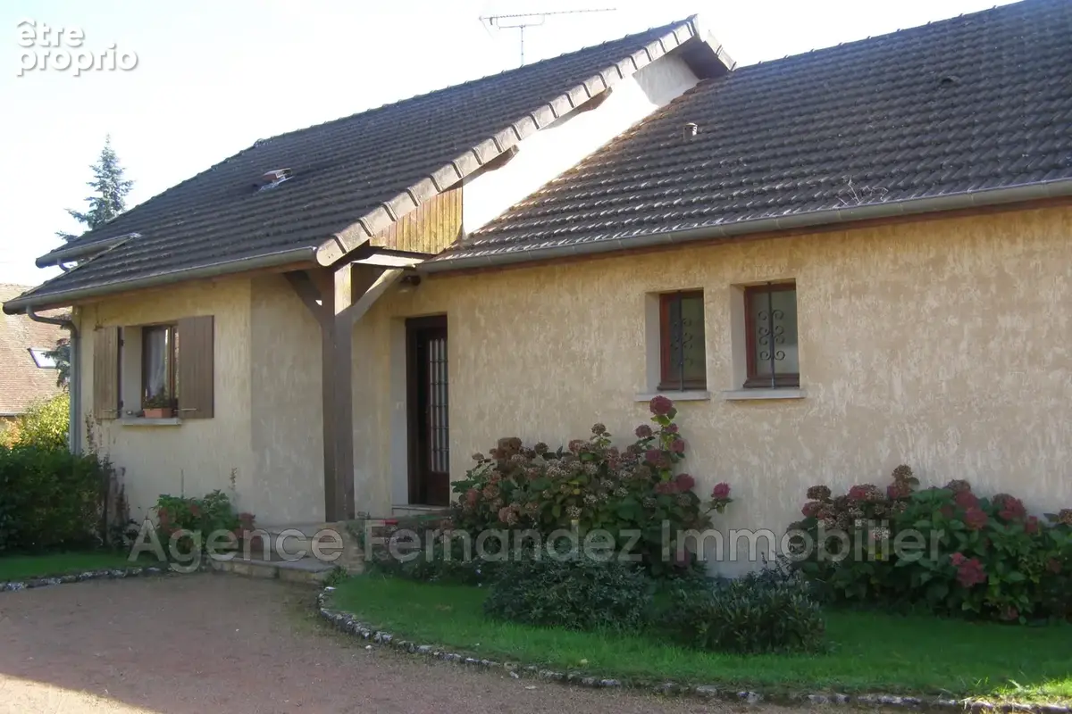 Photo Maison à Saint-Maurice-Les-Chateauneuf au prix de 192 000€