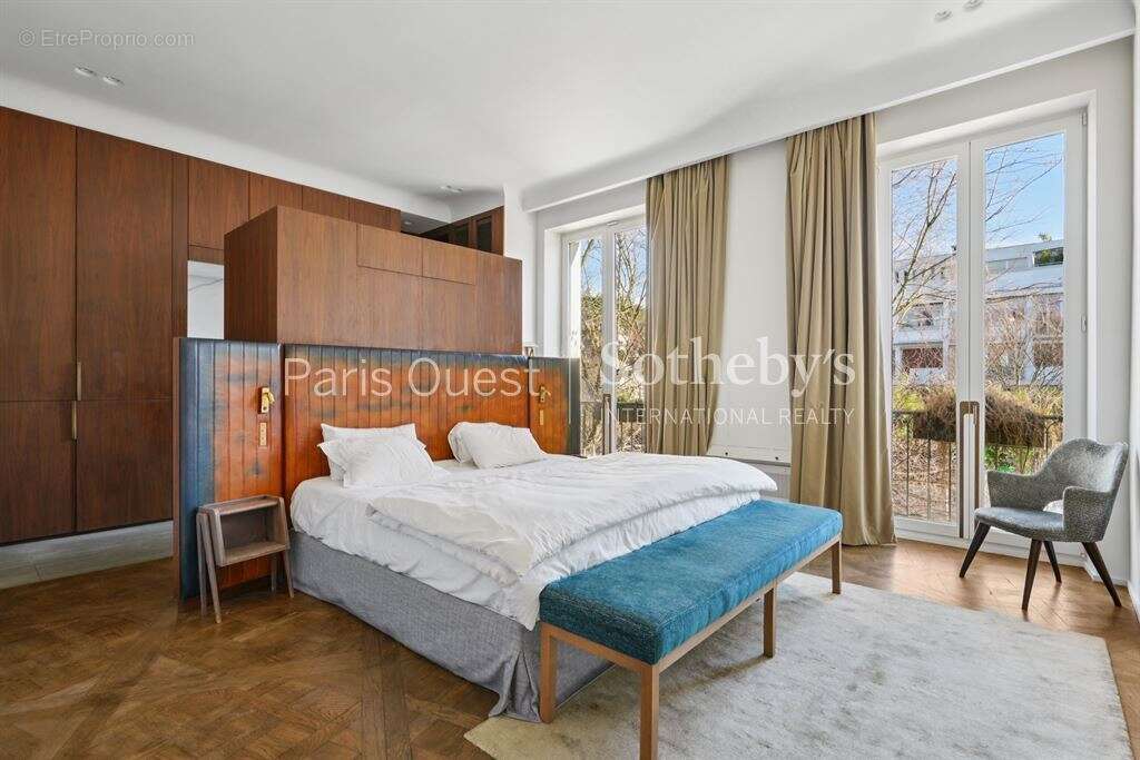 Appartement à NEUILLY-SUR-SEINE