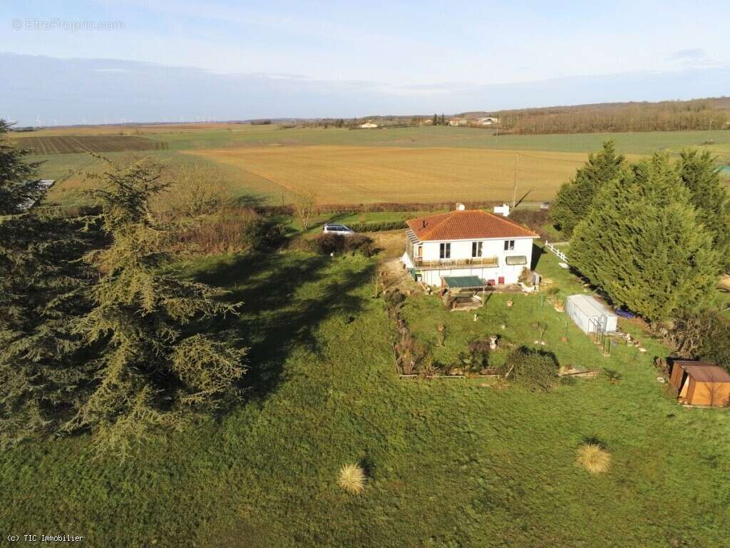 Maison à AUNAC
