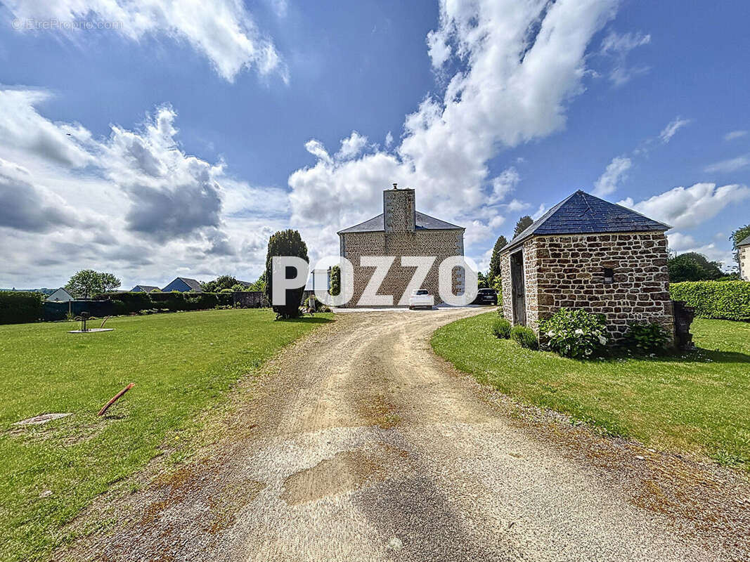 Maison à SAINT-SEVER-CALVADOS