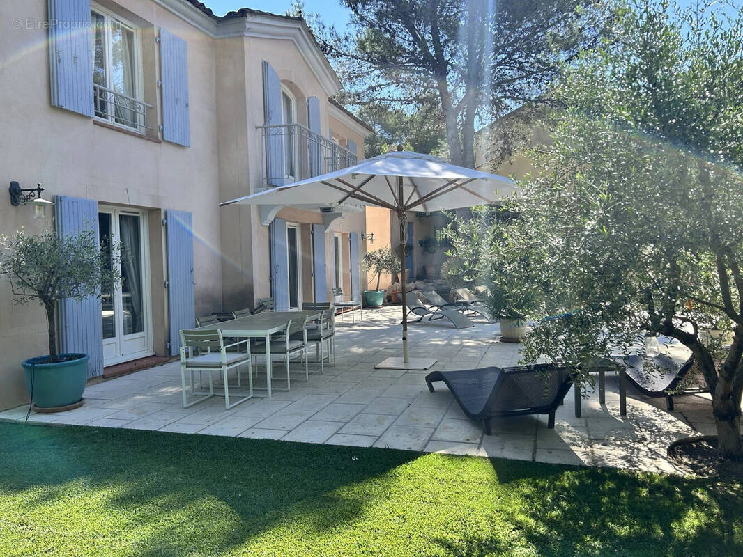 Golf pont royal maiosn yan spehner jason smith realty immobilier exp France - Maison à MALLEMORT