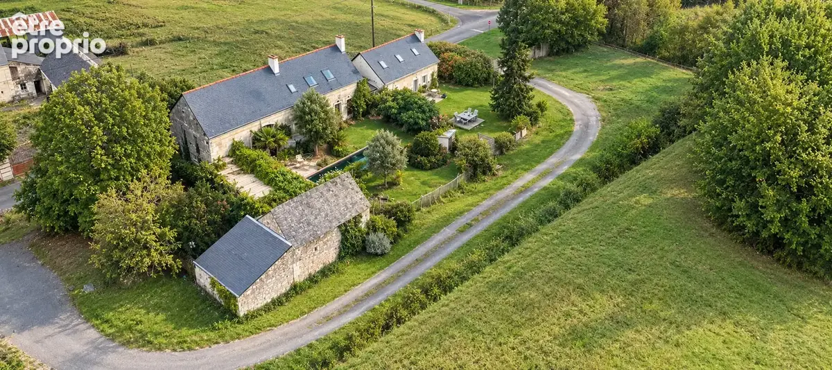 Propriété avec 2 maisons sur 2ha79ca - photo 1