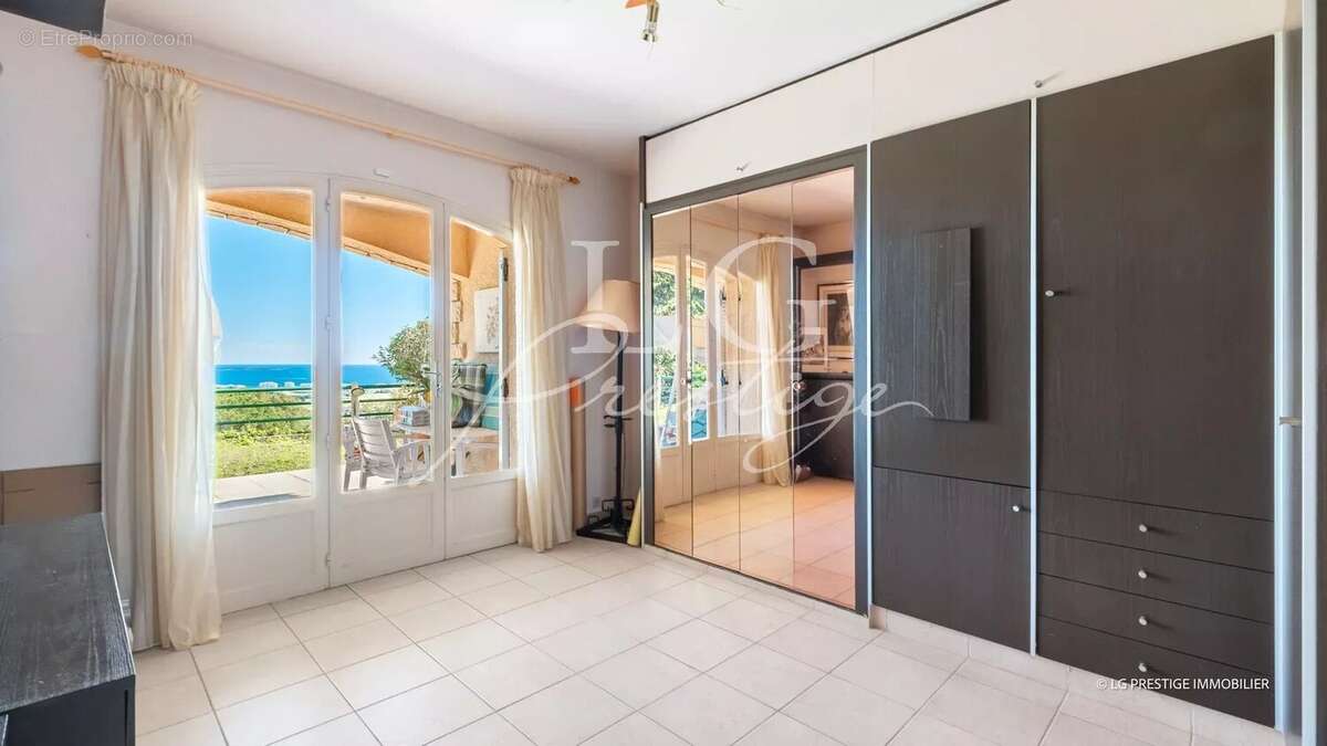 Maison à MANDELIEU-LA-NAPOULE