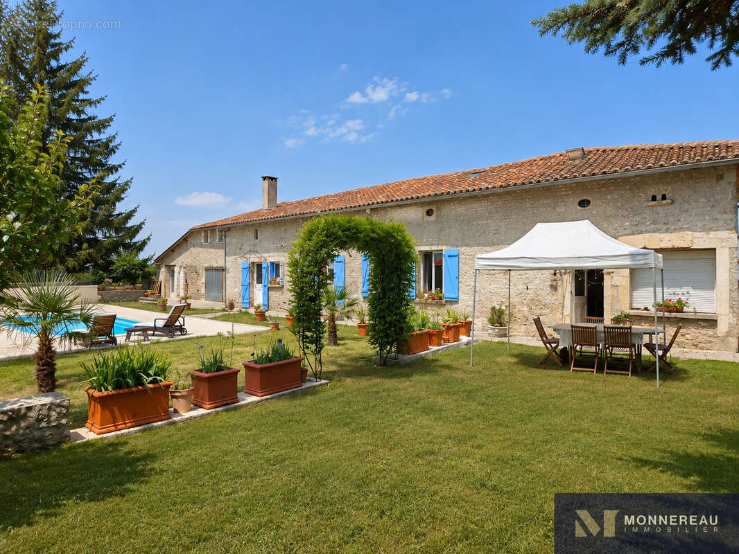 Maison en pierre avec piscine - photo 2