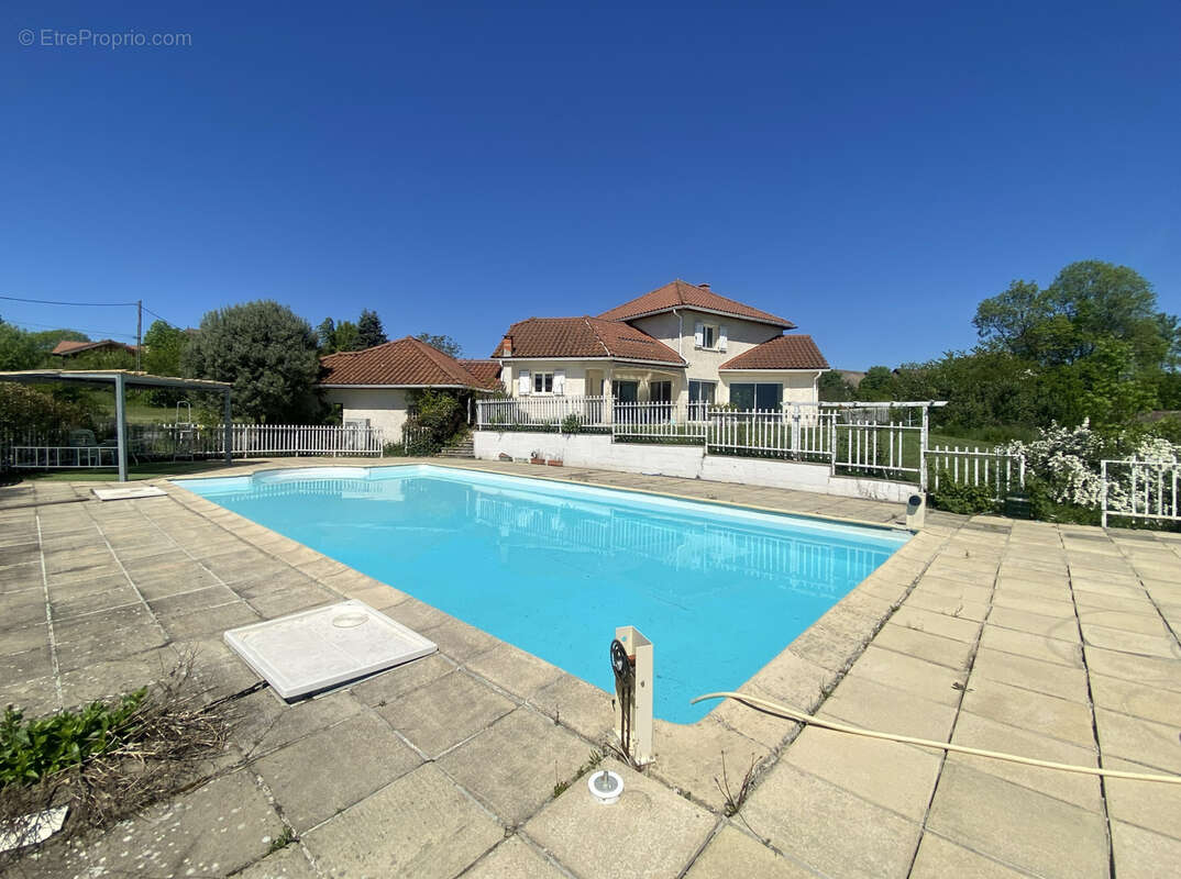 Maison à YENNE