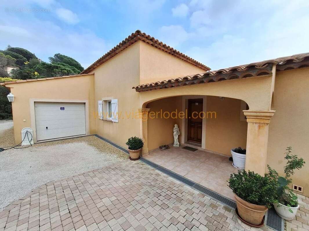 Maison à ROQUEBRUNE-SUR-ARGENS