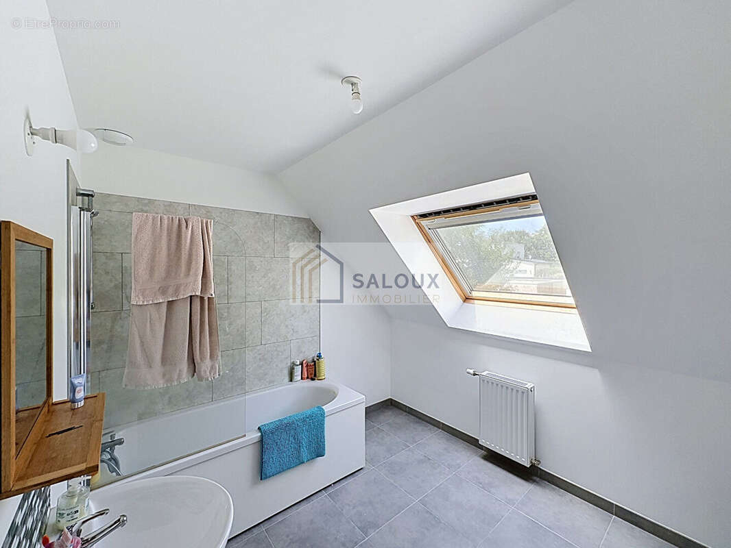 MUZILLAC - centre ville - maison T5 de 110 m² habitables - photo 13