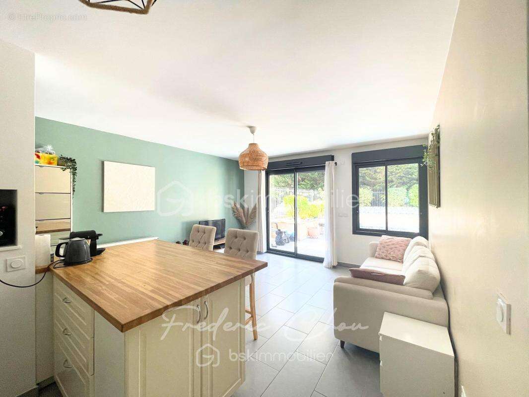 Appartement à VAUJOURS