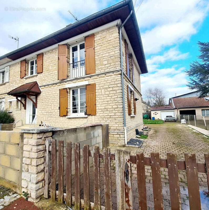 Maison à CHAUMONT