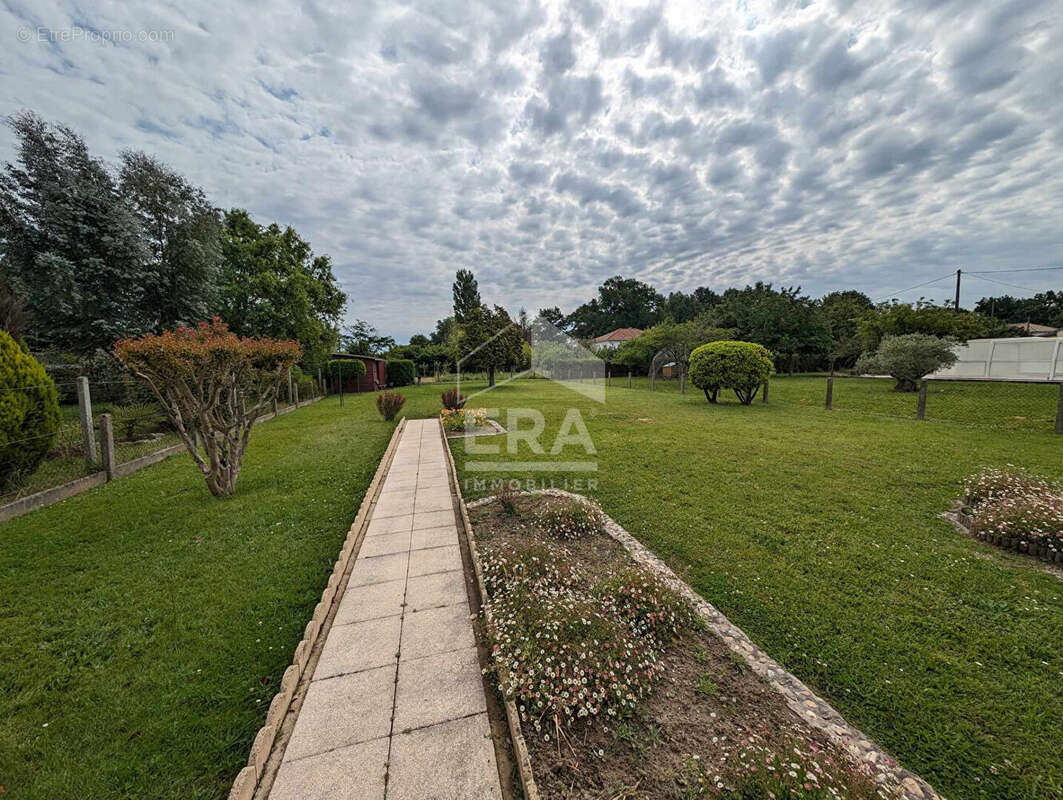 Maison à MONTPON-MENESTEROL