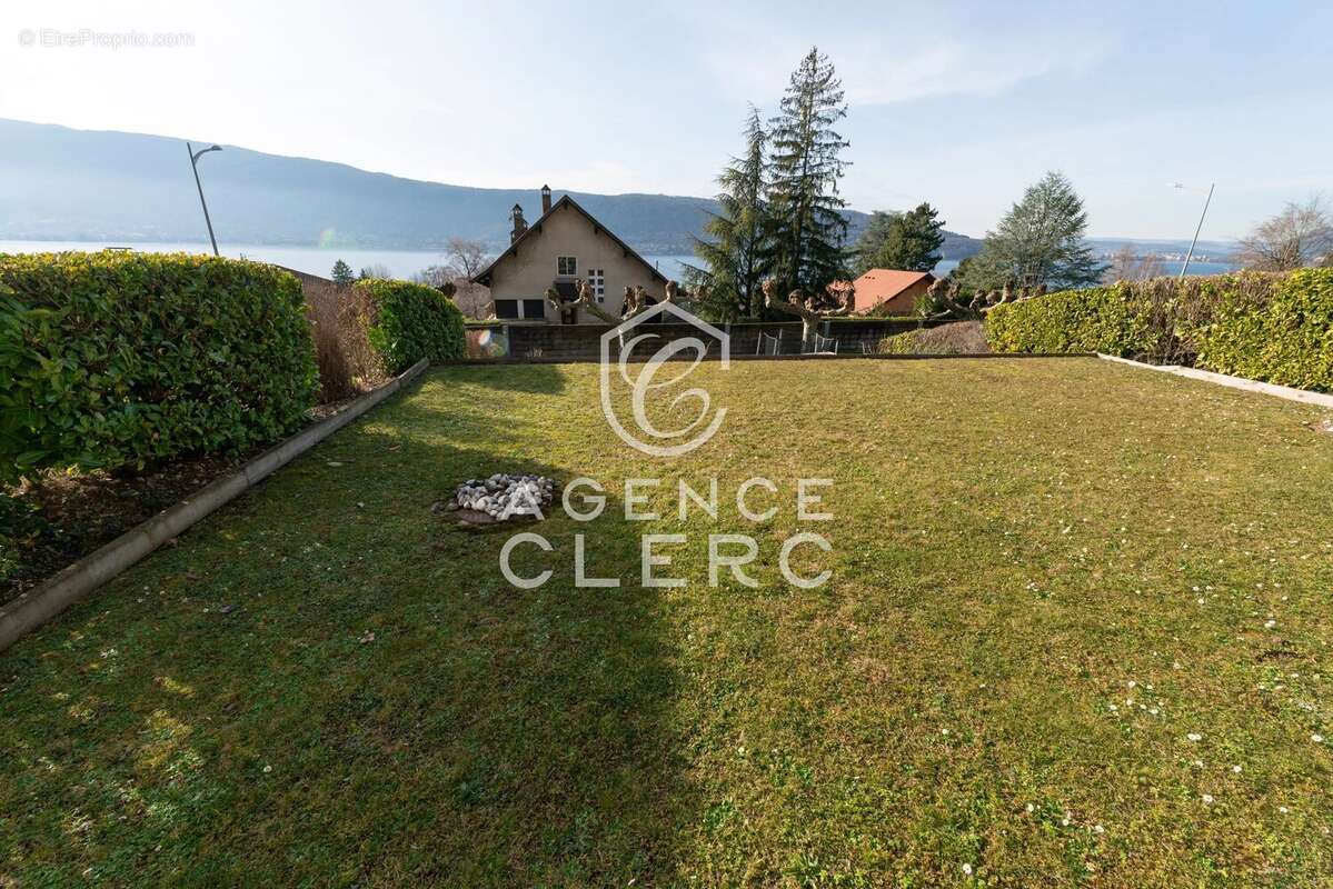 Appartement à VEYRIER-DU-LAC