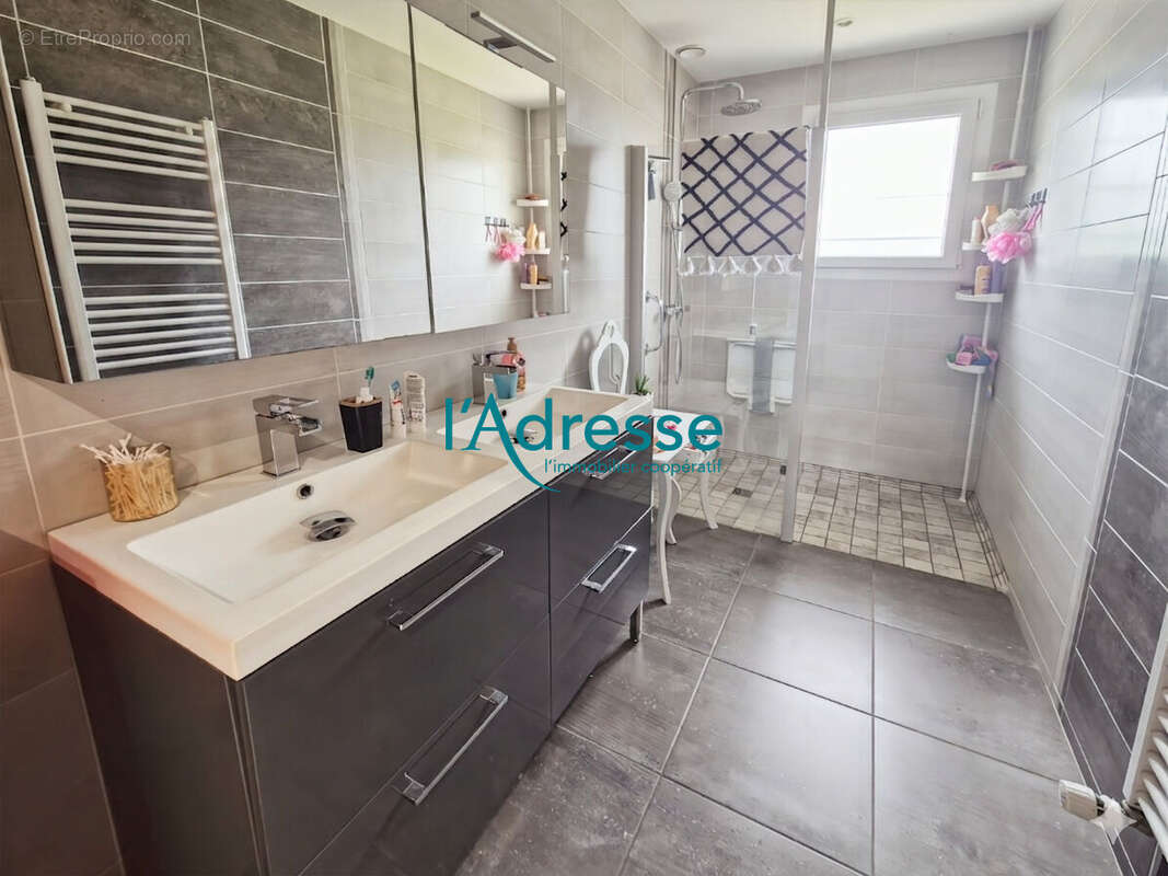 Maison à MONTREVAULT