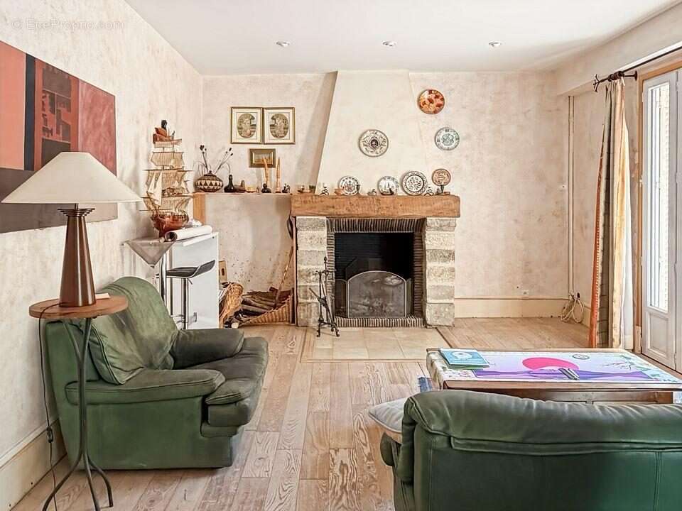 Maison 248 m² à Saint-Cyr-La-Riviere  - photo 9