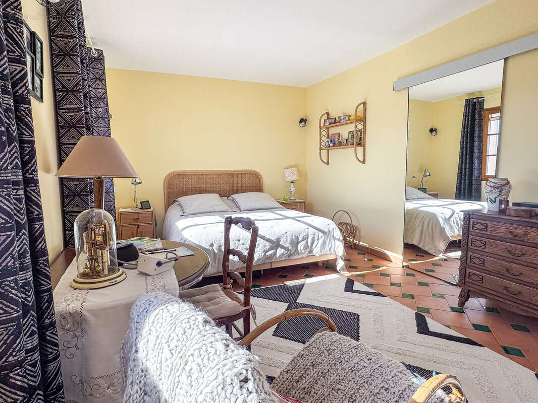 Maison à ENTRECASTEAUX