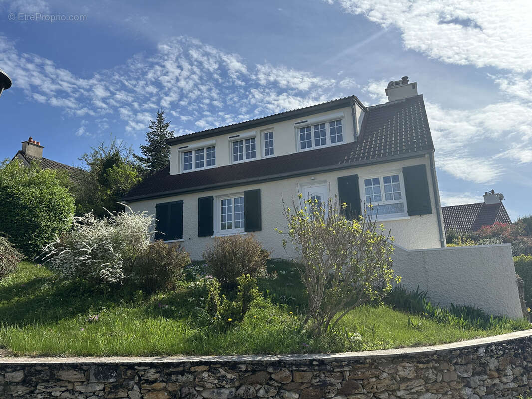 Maison à VAUX-LE-PENIL