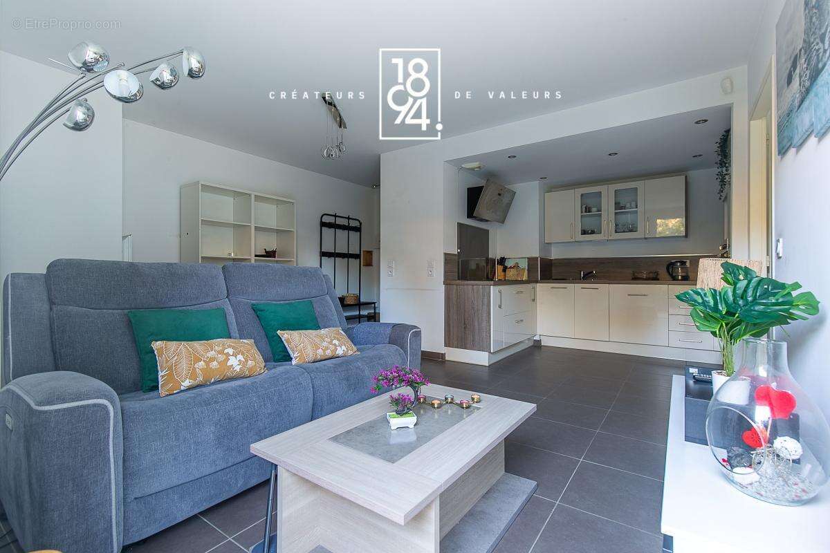 Appartement à CHATEAUNEUF-LE-ROUGE