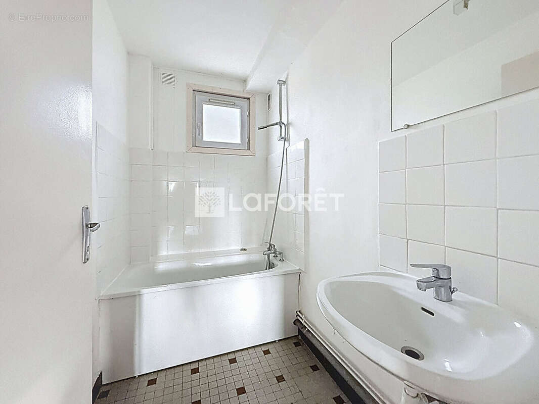 Appartement à SAINT-ETIENNE-SUR-CHALARONNE