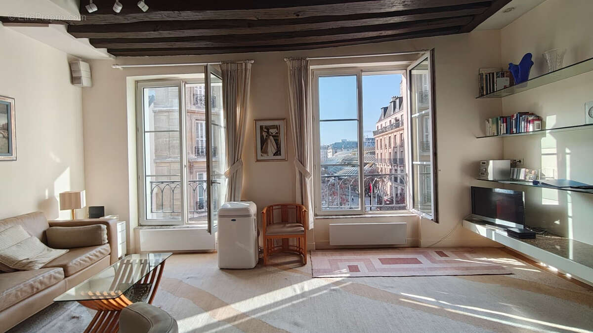 Appartement à PARIS-1E