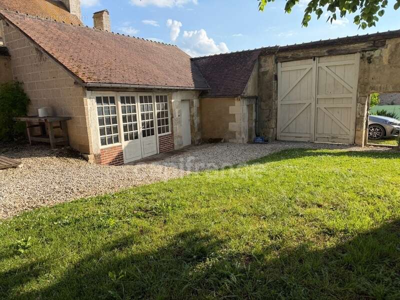 Maison à vendre 9 pièces GY L'EVEQUE (89) Propriété de caractère de 185 m2 4 chambres plus bureau   Terrain - photo 10