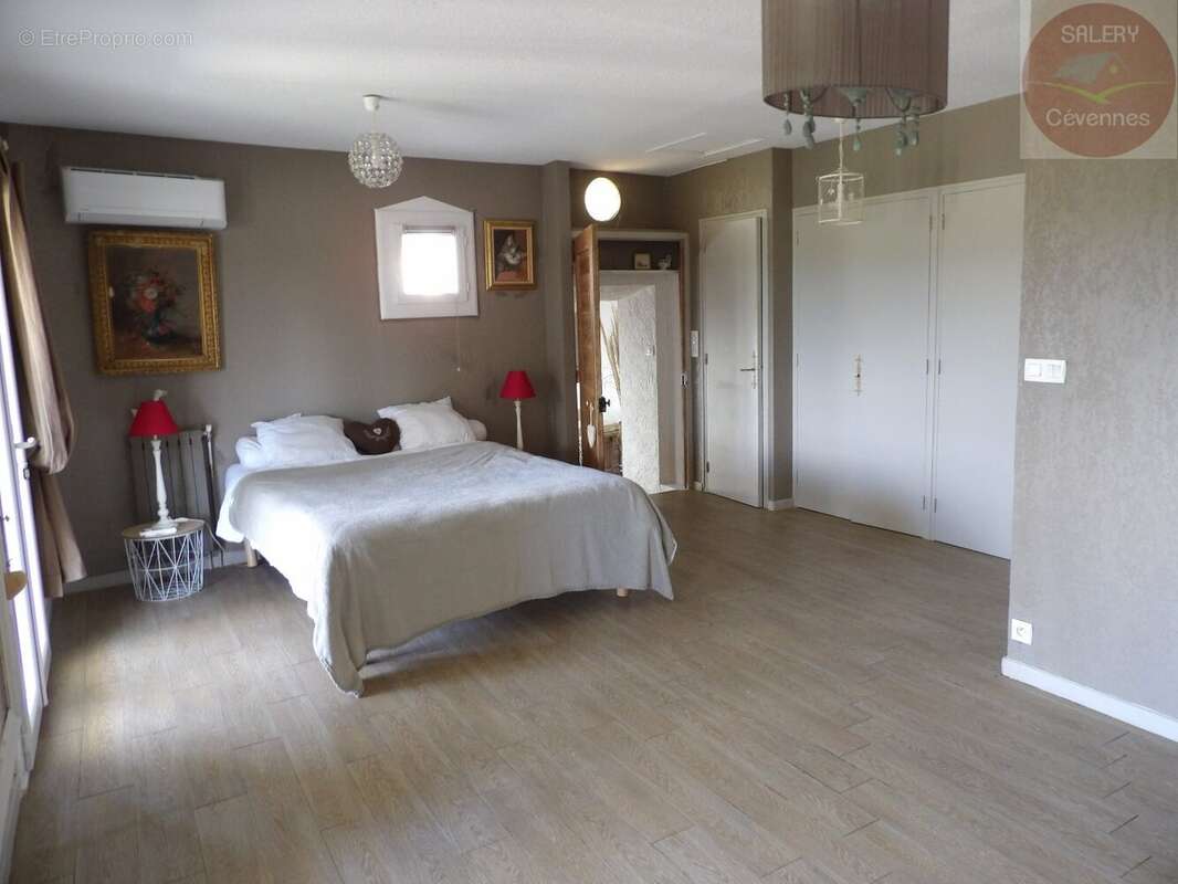 Maison à VEZENOBRES