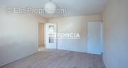 Appartement à LE MESNIL-SAINT-DENIS