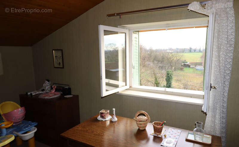 Jolie villa de 117 m² à fort potentiel avec un beau terrain arboré à CURCIAT DONGALON (01) - photo 8