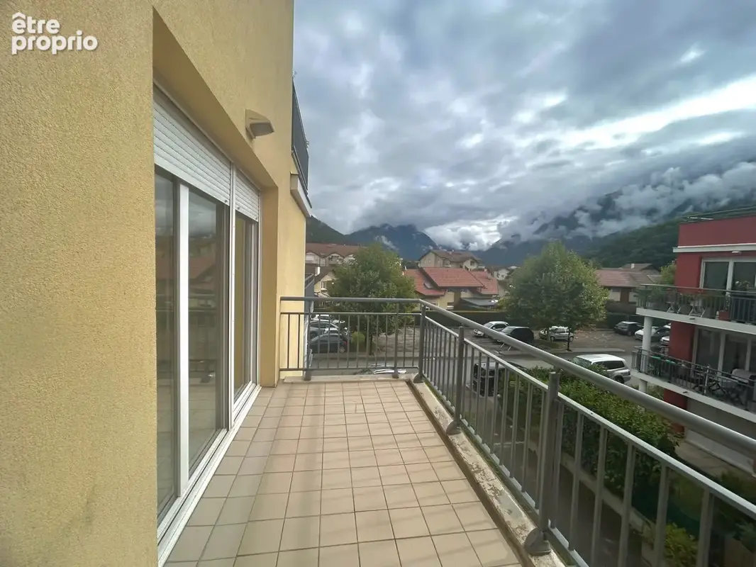 Dpt Haute Savoie (74), à vendre FAVERGES appartement T3 ( 67 m2) 2ème étage avec terrasse et vue - photo 2