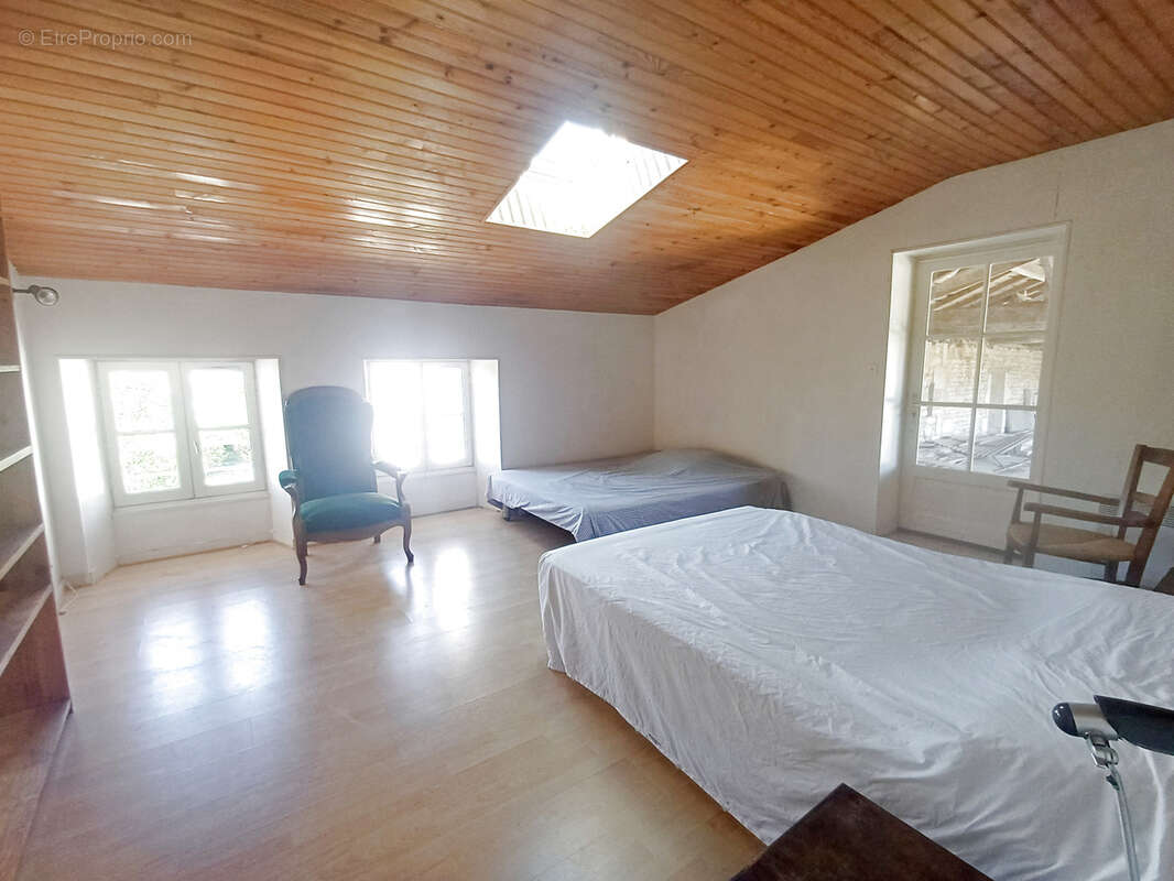 Maison à BAIGNES-SAINTE-RADEGONDE