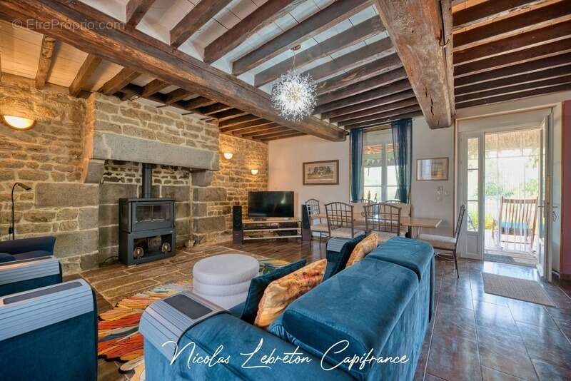 Maison en pierre rénovée de 202 m² – 4 chambres + studio indépendant – Dépendance de 100 m² – Terrain clos de 2 775 m² - photo 4