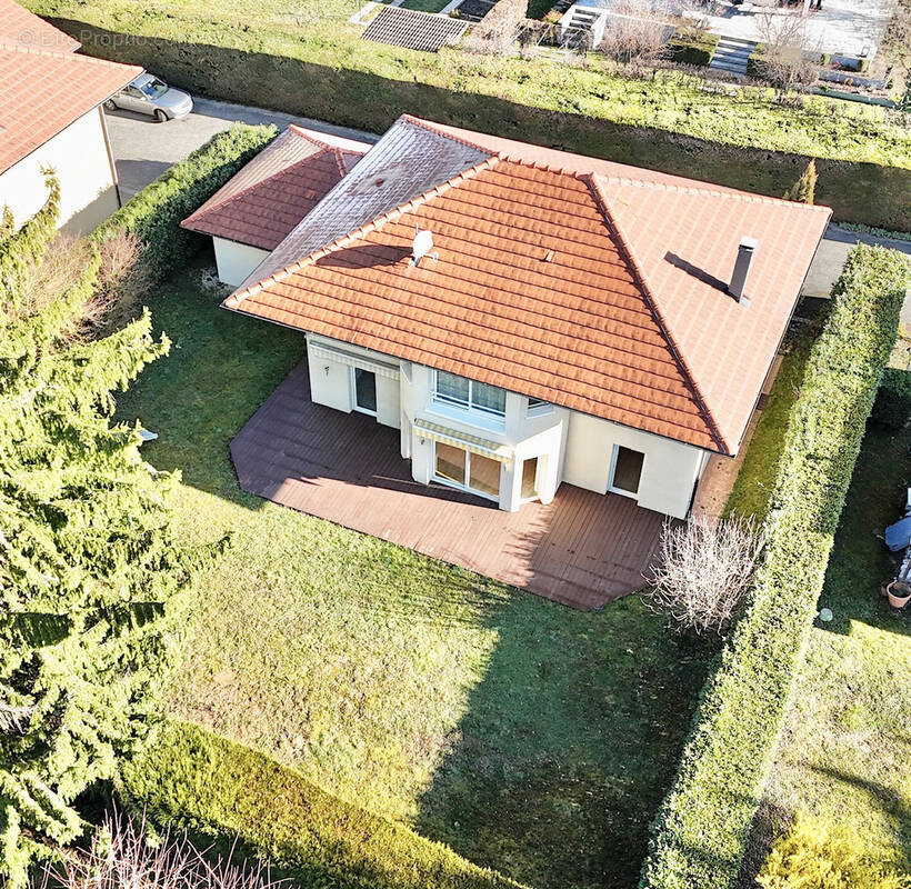 Maison à SAINT-GENIS-POUILLY