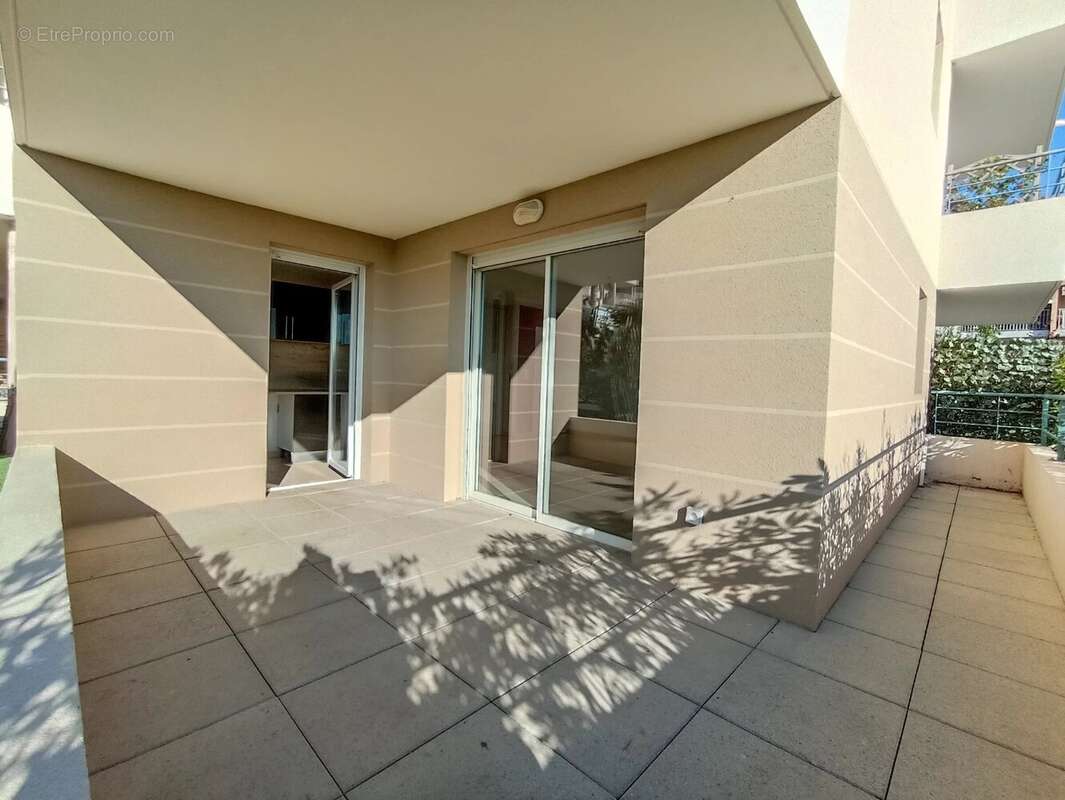 Appartement à SAINT-LAURENT-DU-VAR