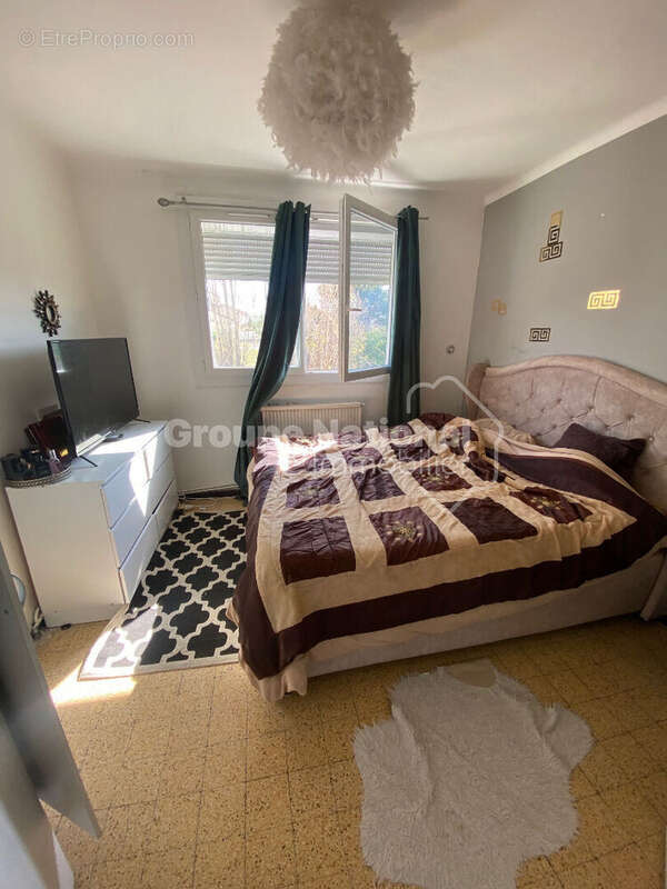 Appartement à MARSEILLE-4E