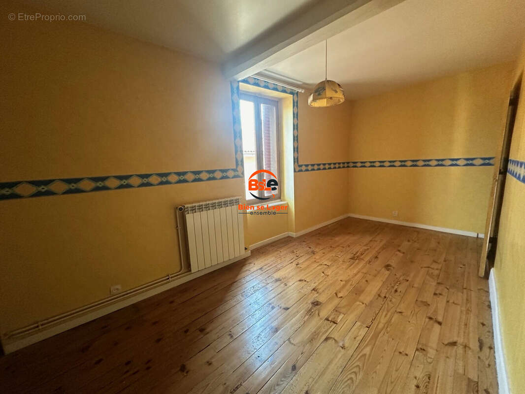 MAISON DALLET MUR SUR ALLIER A VENDRE 4 CHAMBRES AVEC GARAGE - Maison à DALLET